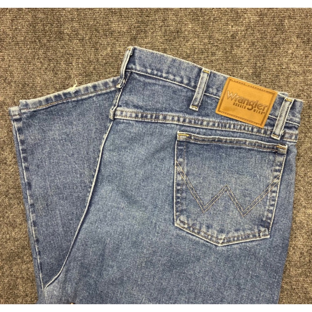 Wrangler Rugged Wear Jeans 44x32 Blue‎ Denim Straight Leg Workwear 35001AI